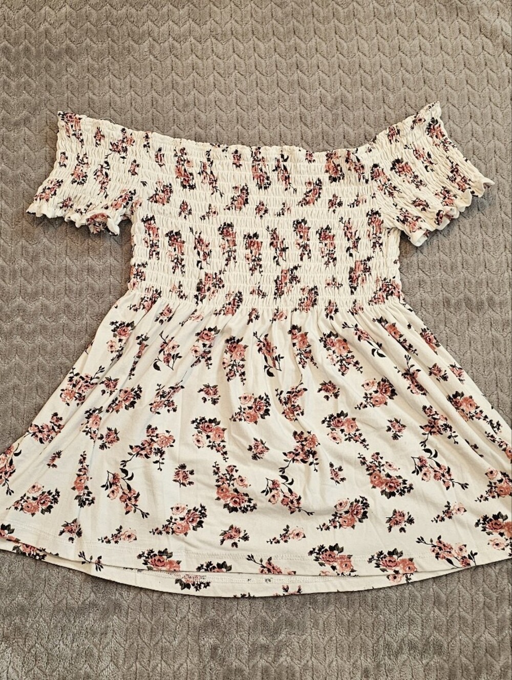 Love Streak Size M Off Shoulder Floral Top